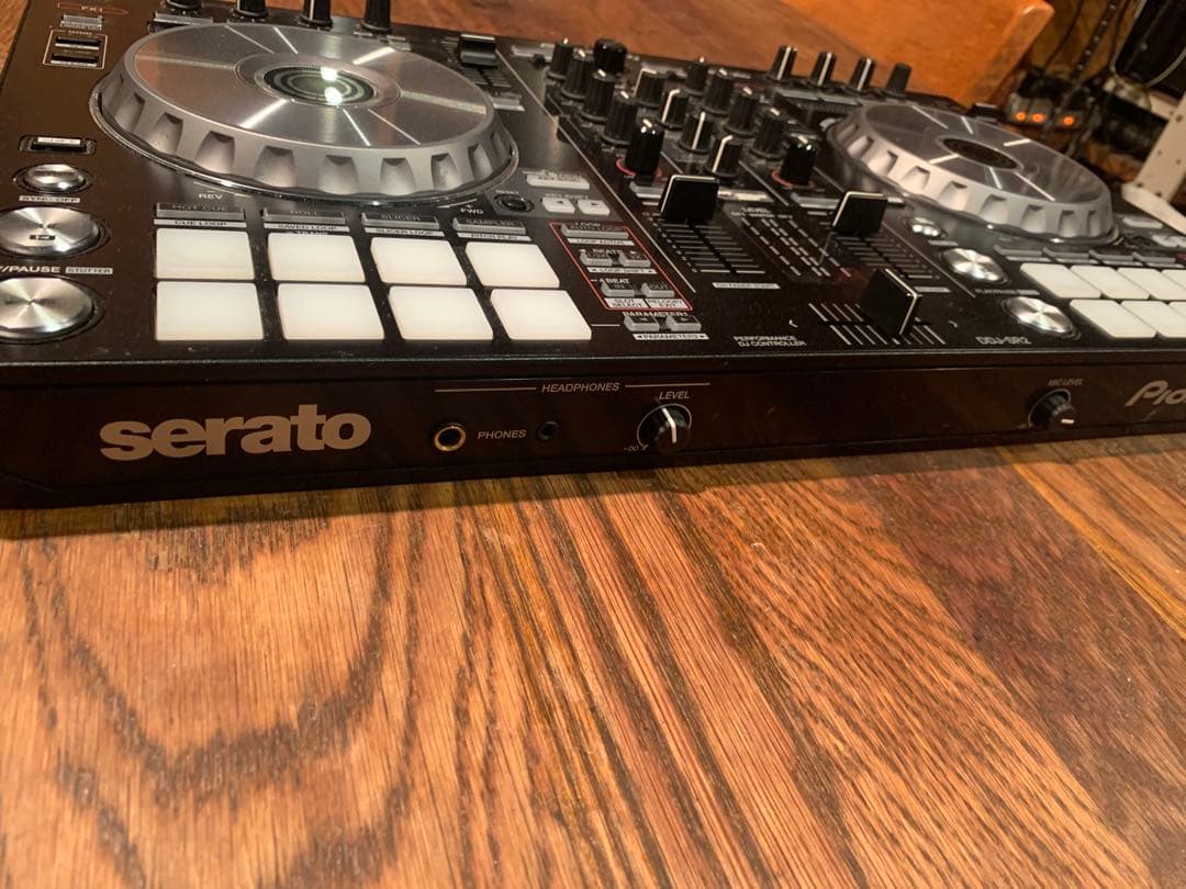 Pioneer DJ DDJ-SR2 コントローラー