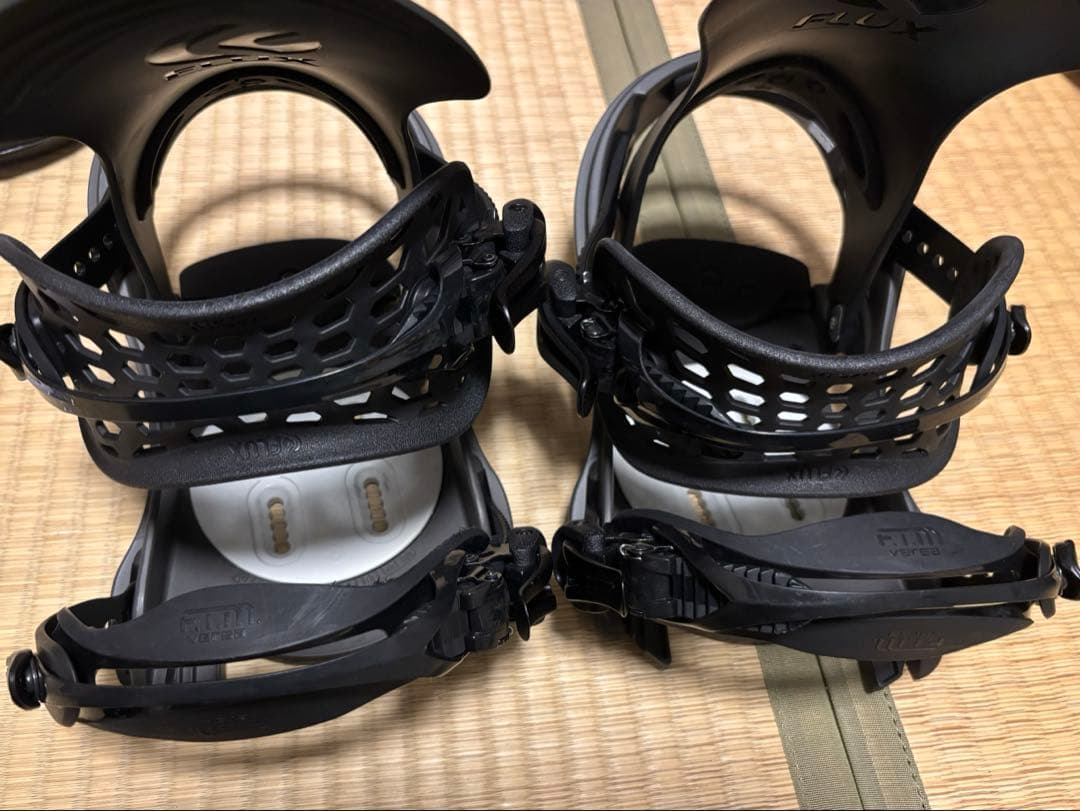 スノーボードビンディングFLUX R2