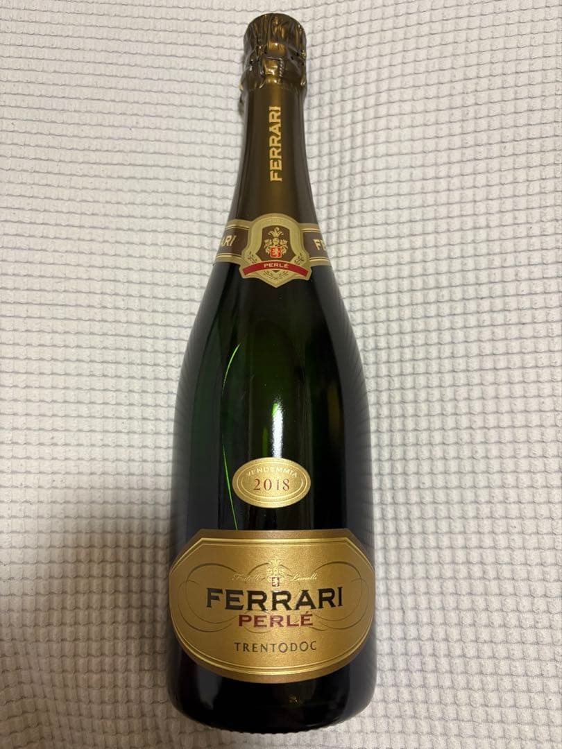FERRARI PERLE 2018 スパークリングワイン　箱付き