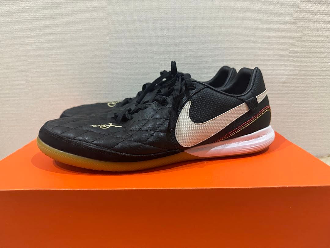 Nike Tiempo ブラック キルティングシューズ