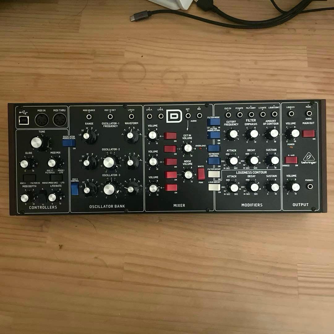 behringer MODEL D アナログシンセサイザー