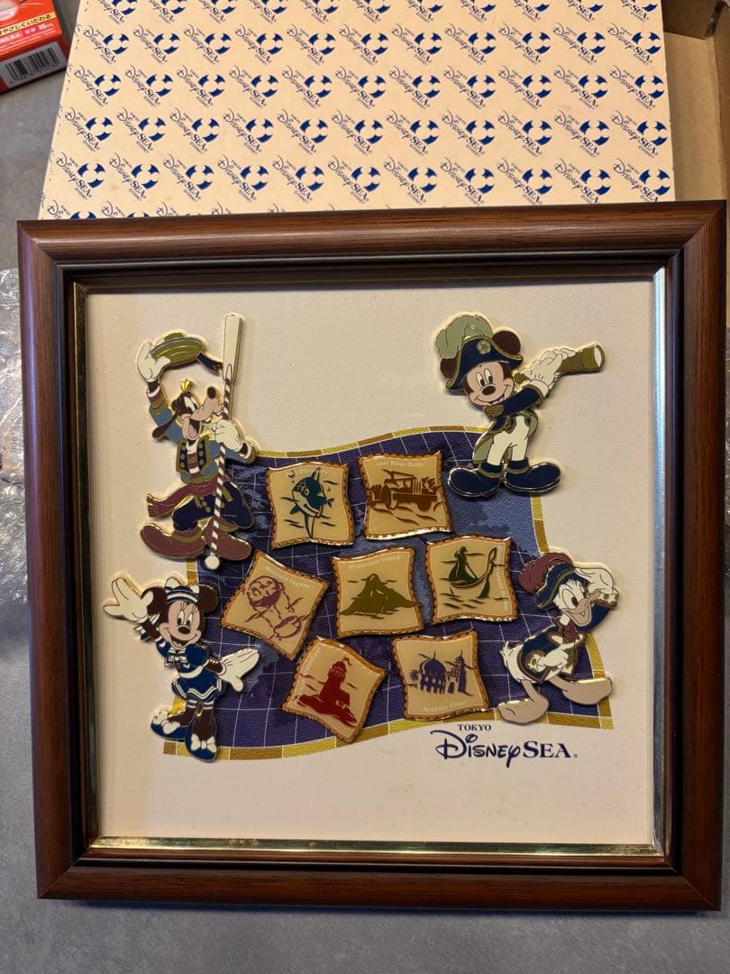 ディズニーシー ミッキー ピンバッジ　額装