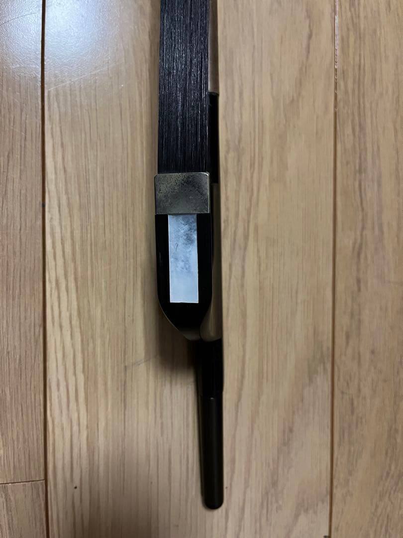 コントラバスカーボン弓　黒毛　ノーブランドケース付