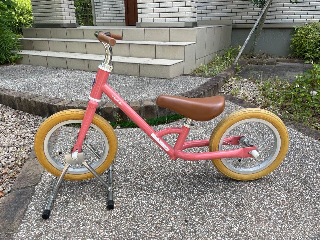 tokyo bikepaddle12インチモモ色、バイクスタンド、ヘルメット付き