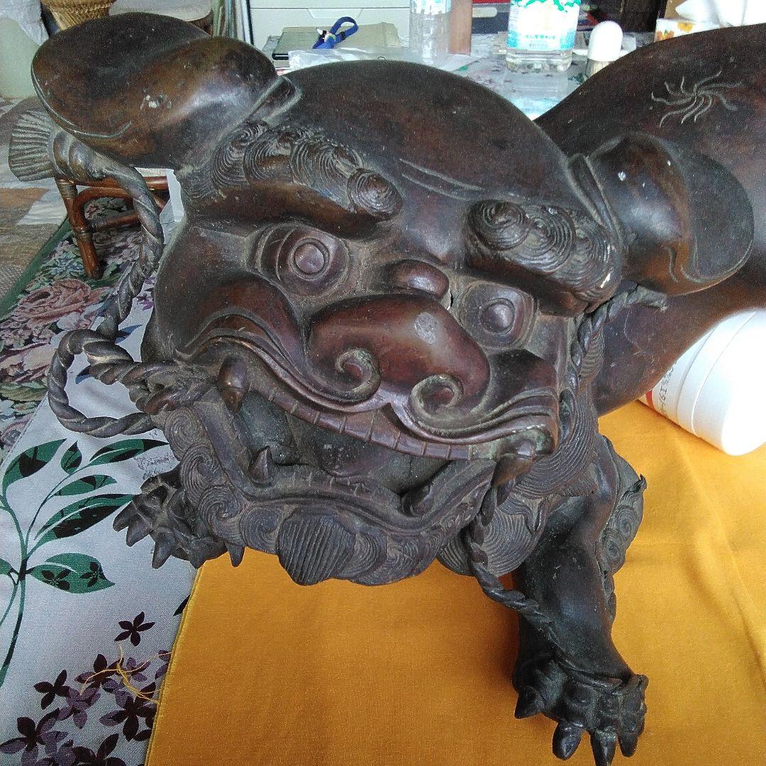 唐金の獅子置物。