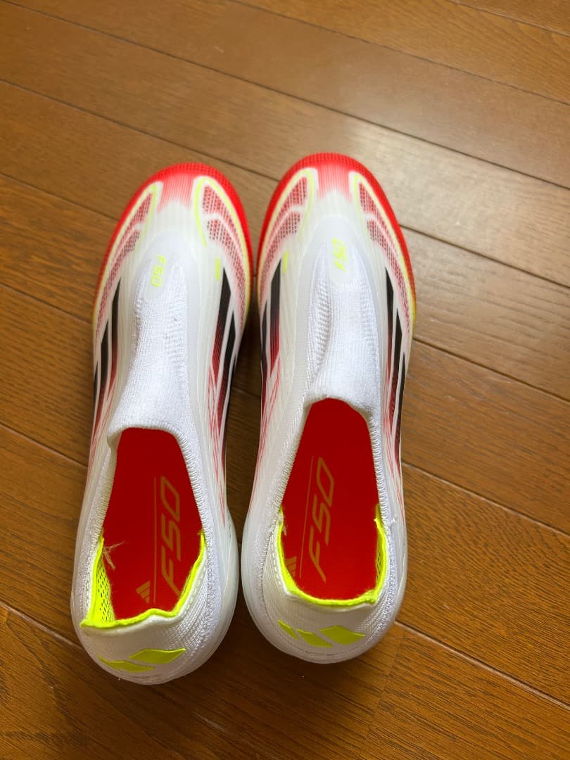 adidas F50 ホワイト/レッド/イエロー スパイク