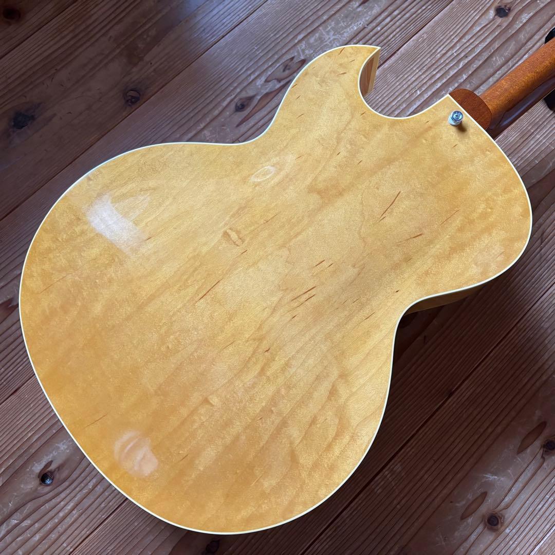 新品級2012年製Archtop Tribute AT175