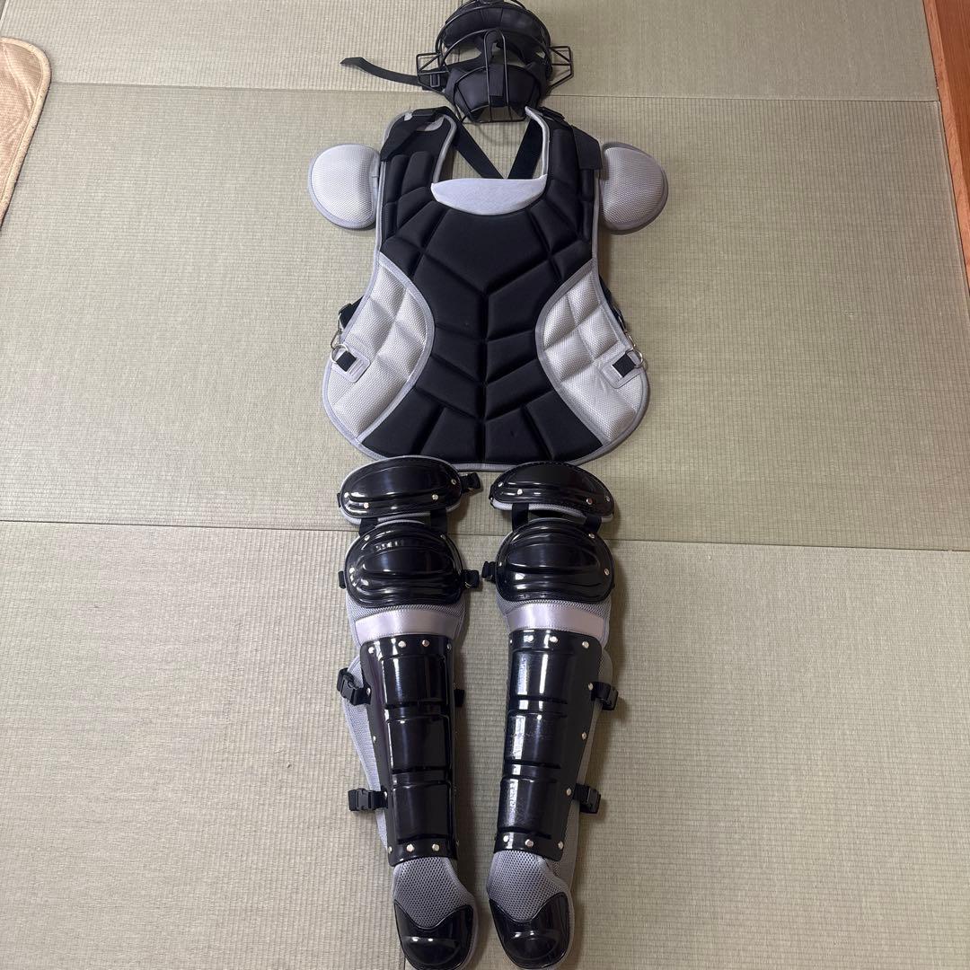 キャッチャー防具 黒とグレー フリーサイズ