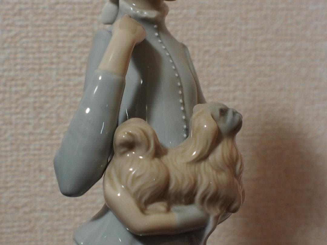 ★LLADRO社　リヤドロ　「仔犬を抱く女性」美品