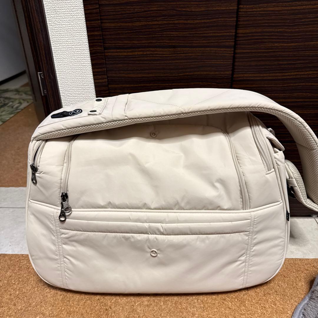 ssoook 犬用キャリーバッグ ホワイト(Mサイズ)左に担ぐタイプ