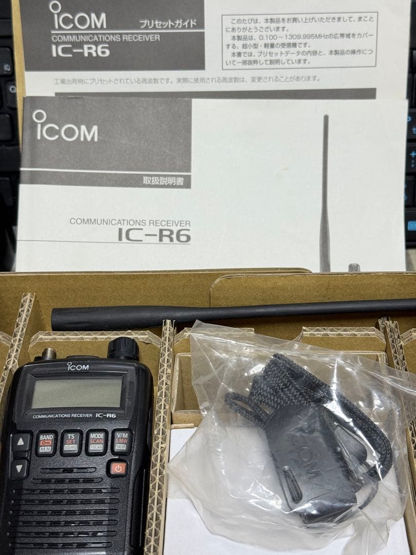 ICOM IC-R6 受信機 と クローニング ケーブル