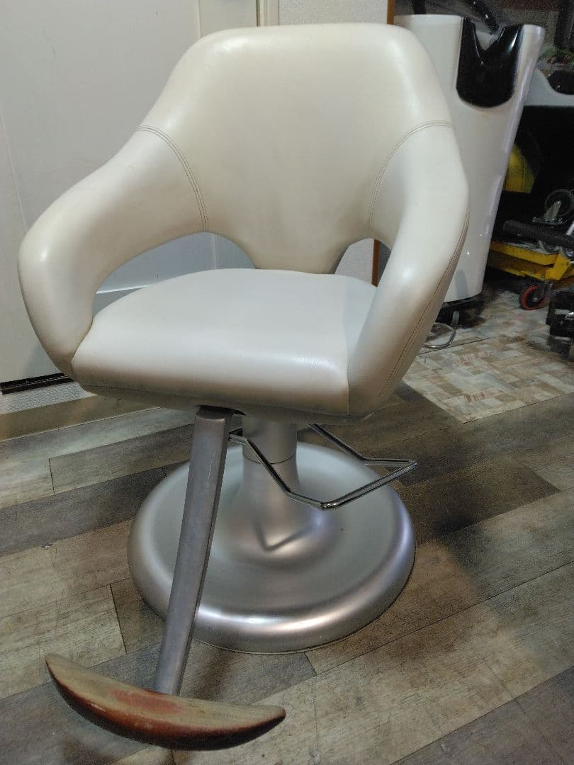 美容室　オオヒロスタイリングチェア