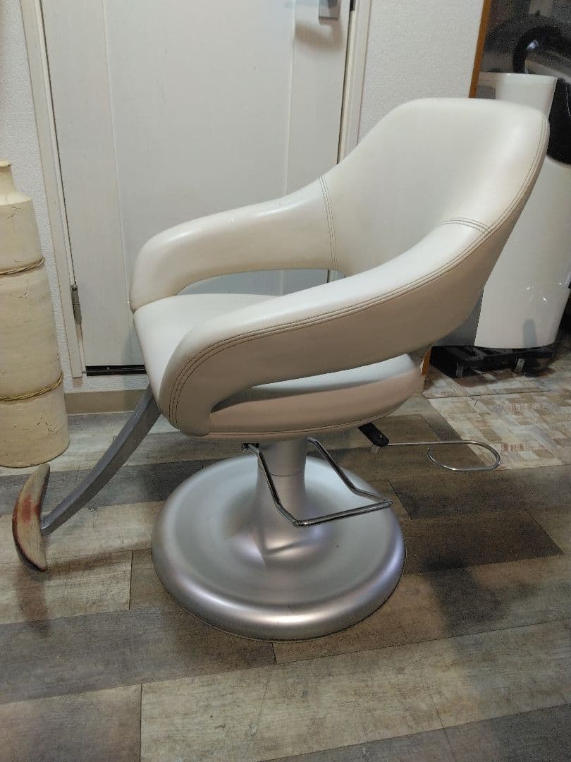 美容室　オオヒロスタイリングチェア