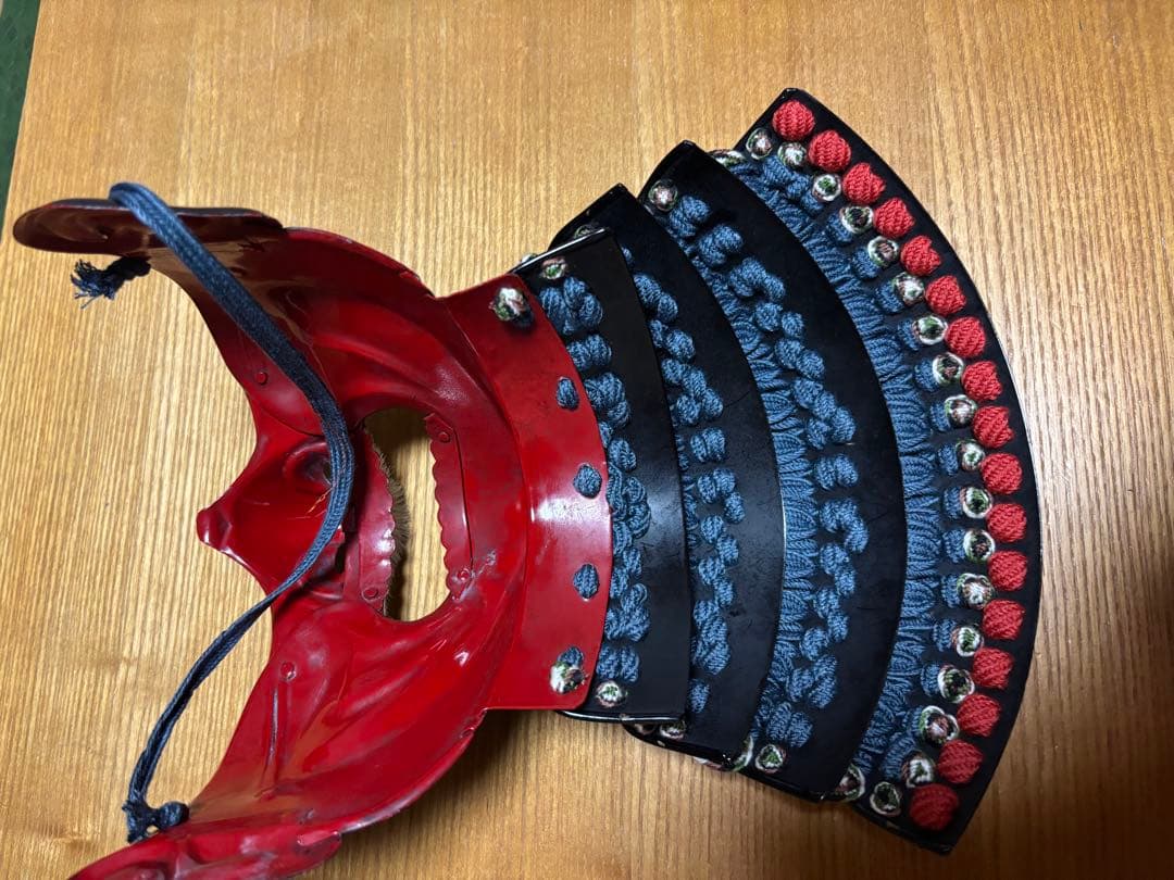 丸武工房製　等身大甲冑用　黒塗濃紺糸威面頬