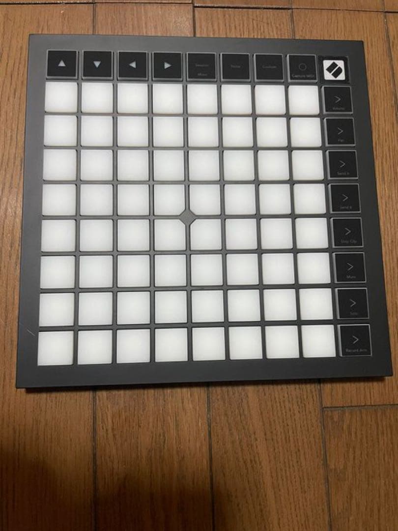 Novation Launchpad X ノベーション MIDIコントローラー