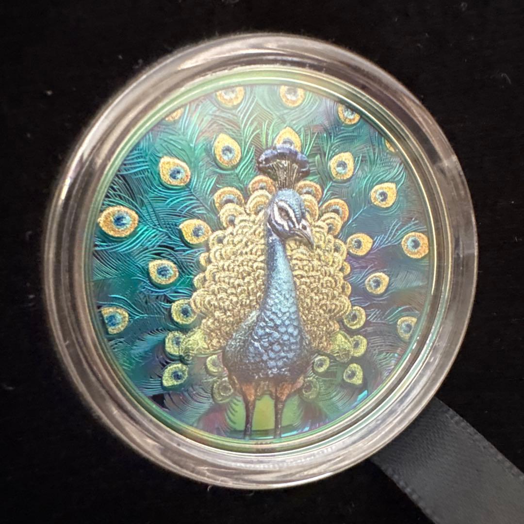 クック諸島 2025年 スペクトルな孔雀 プリズマメッキカラー銀貨