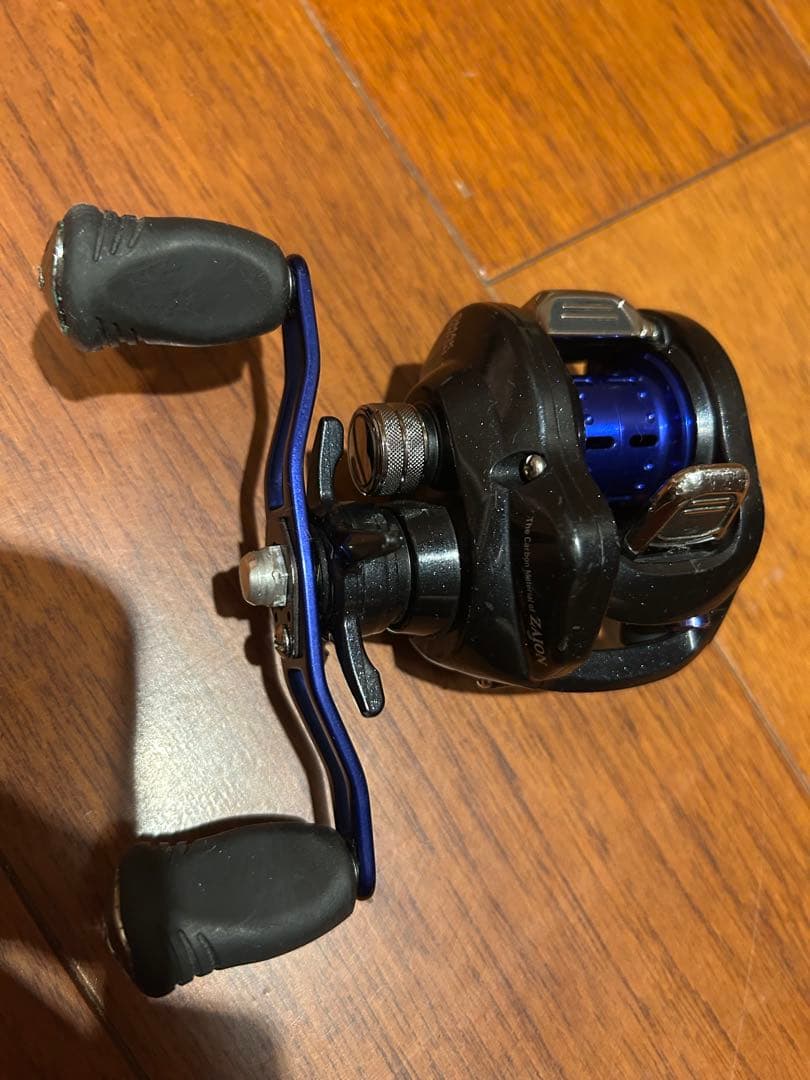 ダイワ　スマック　右ハンドル　二本竿用の予備ハンドル付き