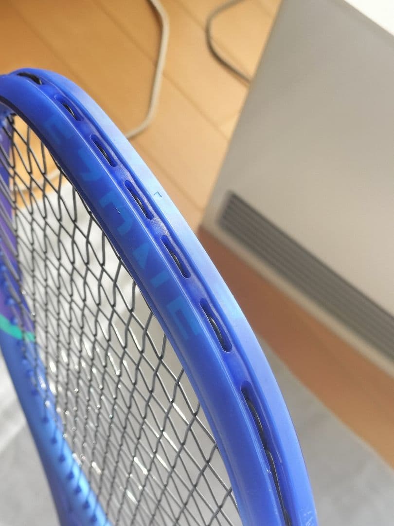 EZONE98（シューズケース新品付）　YONEXイーゾーンテニスラケットG2