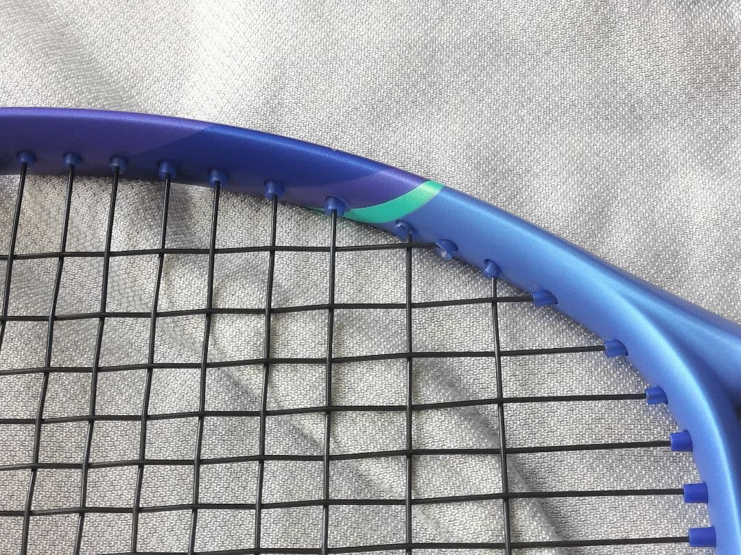 EZONE98（シューズケース新品付）　YONEXイーゾーンテニスラケットG2