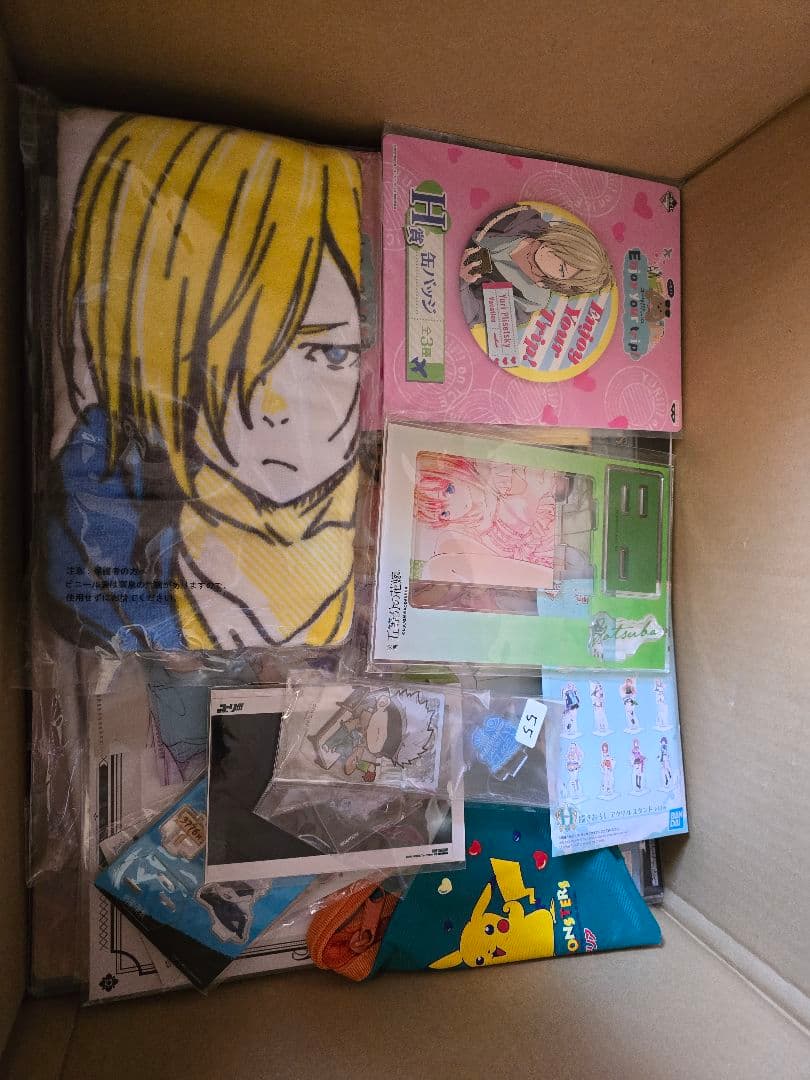 大量　アニメグッズ　まとめ売りセット　530点以上‼