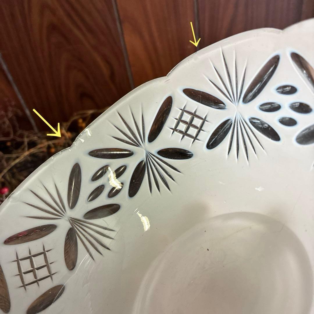 骨董　時代ガラス　超希少　白被せ切子　電笠調　和モダンカット　輪花　氷コップ１客