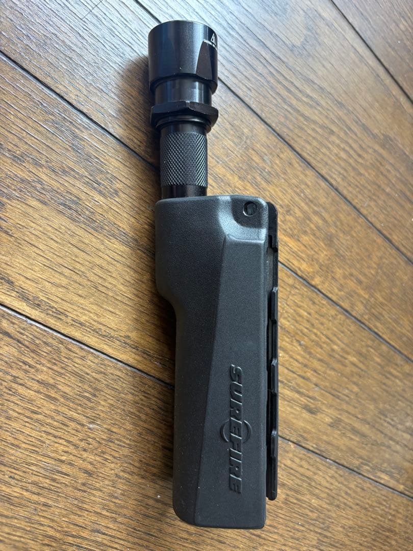 実物　シュアファイア MP5 ライトハンドガード　　次世代mp5