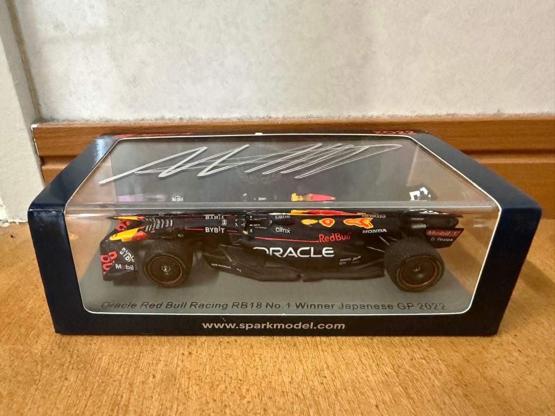 激レア　F1 ドライバー　max verstappen 直筆サイン入りトミカ