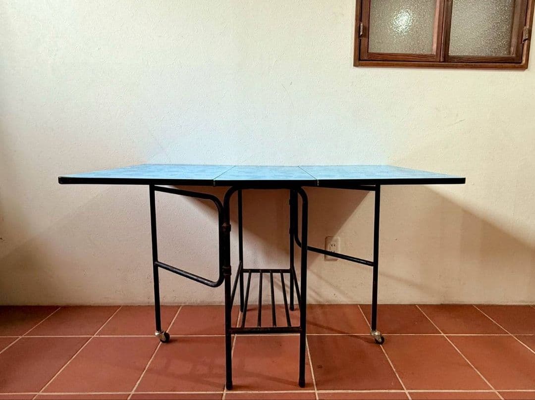 1091 ビンテージ　古い鉄脚のバタフライテーブル　当時物　レトロポップ　デスク