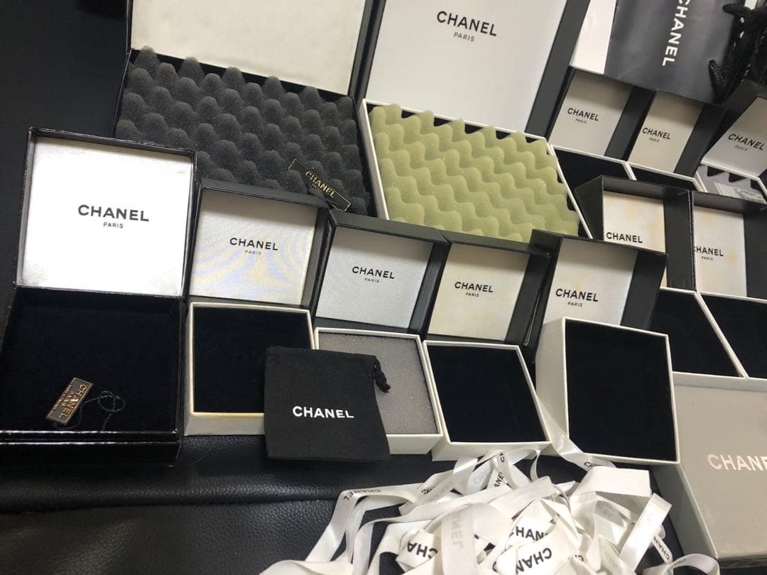 シャネル　アクセサリー用箱　バッグ用箱　ピアス、ネックレス等に