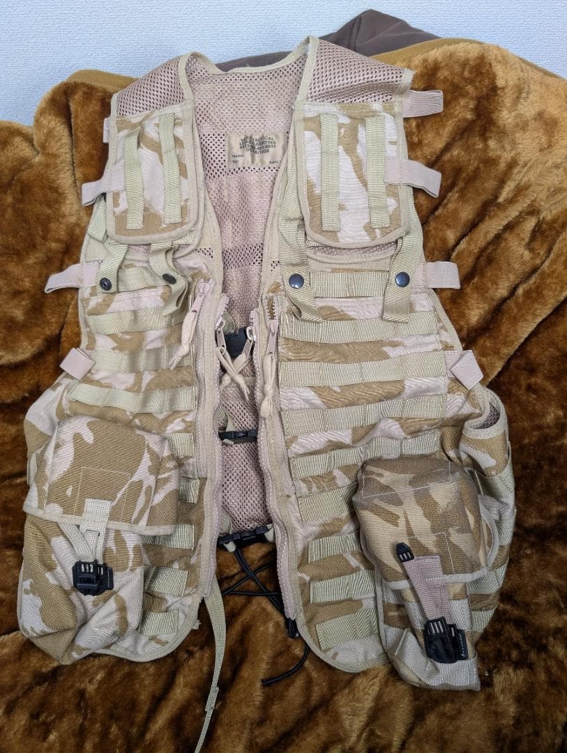 イギリス軍放出品 タクティカルベスト デザートDPM ポーチ3個付
