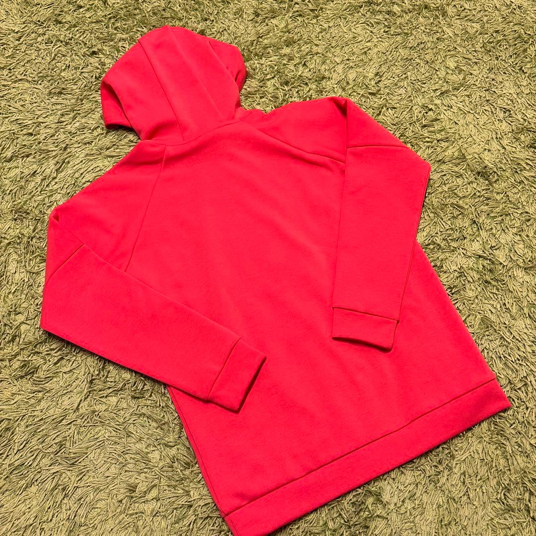 【TaylorMade】新品✨Mサイズ　メンズ　ロゴフード付きトレーナー　秋冬