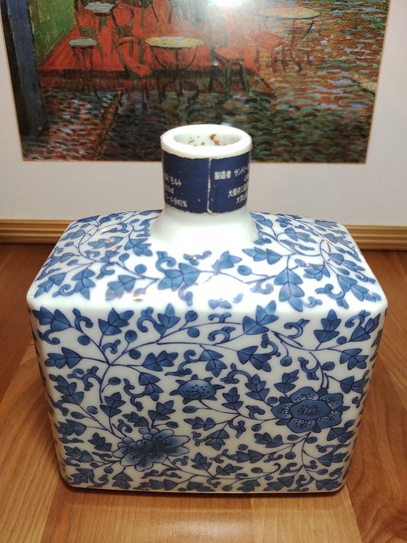 空き瓶　山崎12年　干支シリーズ　有田焼 染付牡丹唐草　亥絵 干支 陶器ボトル