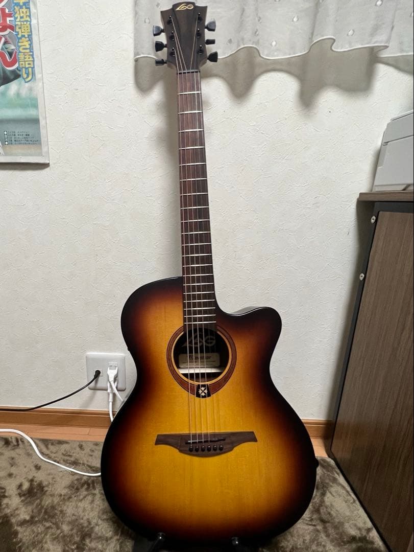 アコースティックギター(エレアコ搭載)