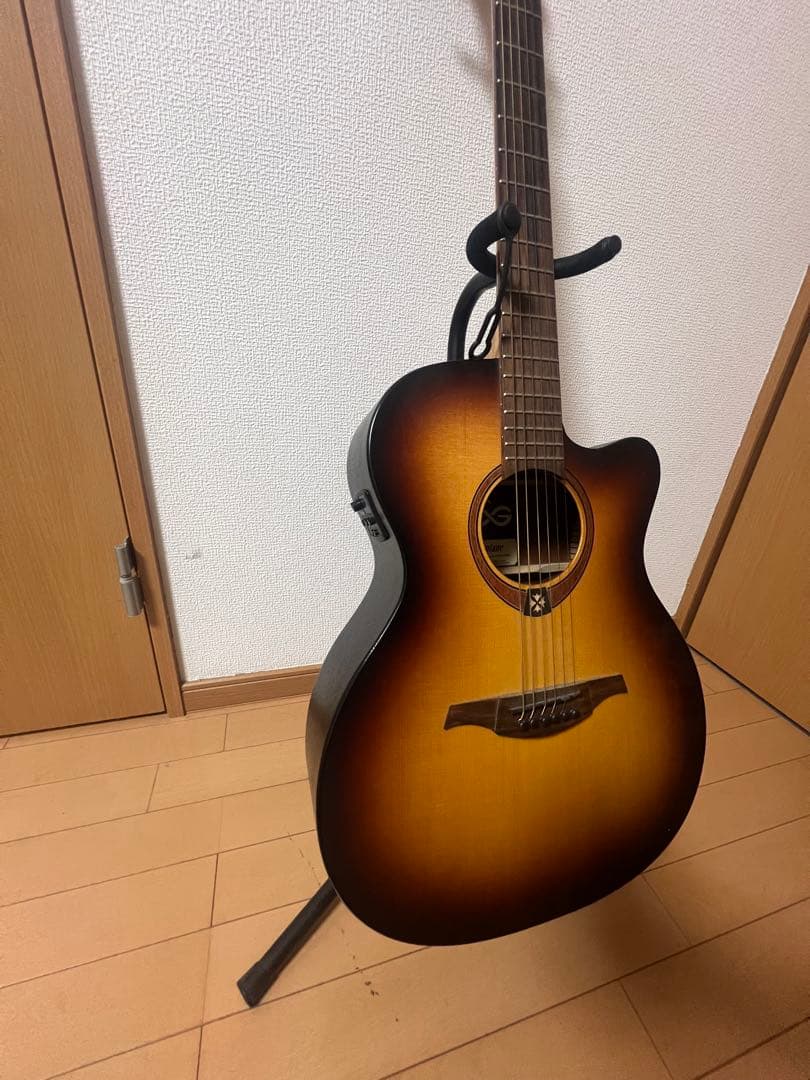 アコースティックギター(エレアコ搭載)