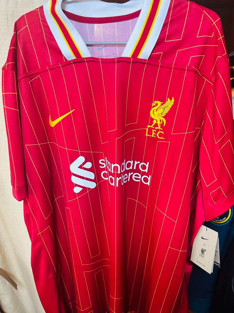【日本未発売・新品タグ付き】リヴァプール ホームユニフォーム（XXL）サラー