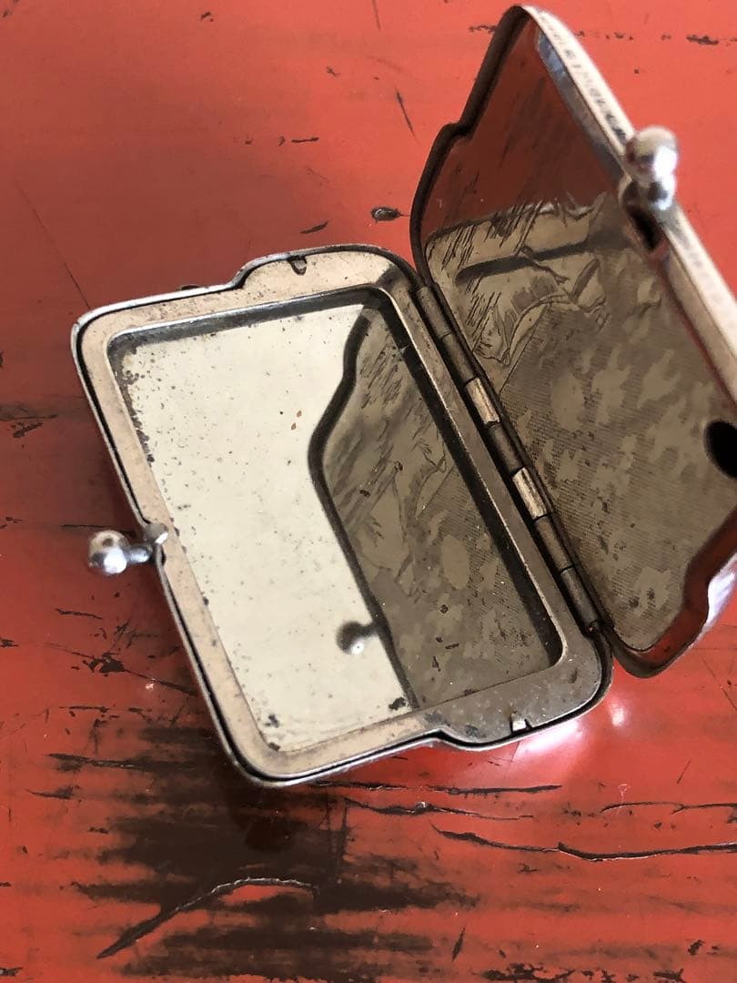 昭和レトロ　がま口形　仁丹ケース　カオール　金属製