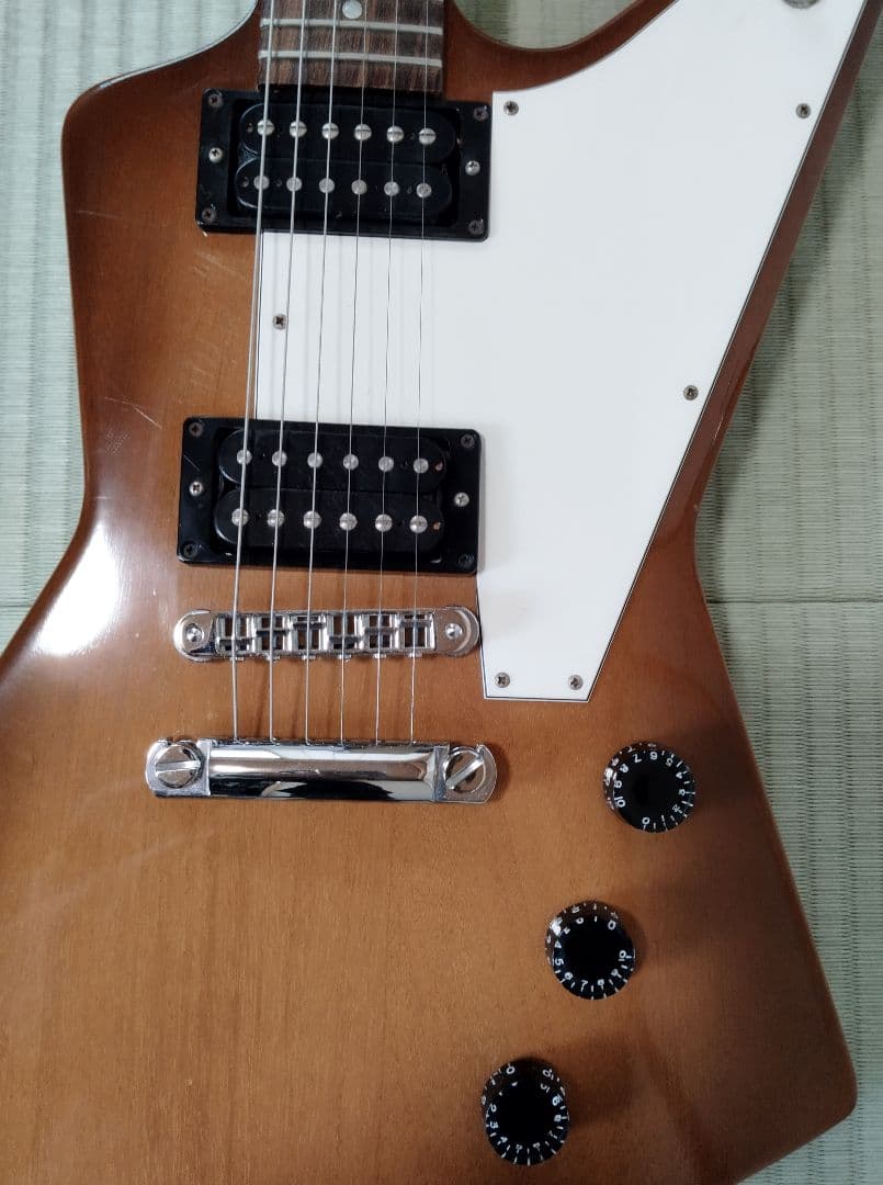 ギブソンエクスプローラー96製Limitid中古です。取りに来れる方のみ。