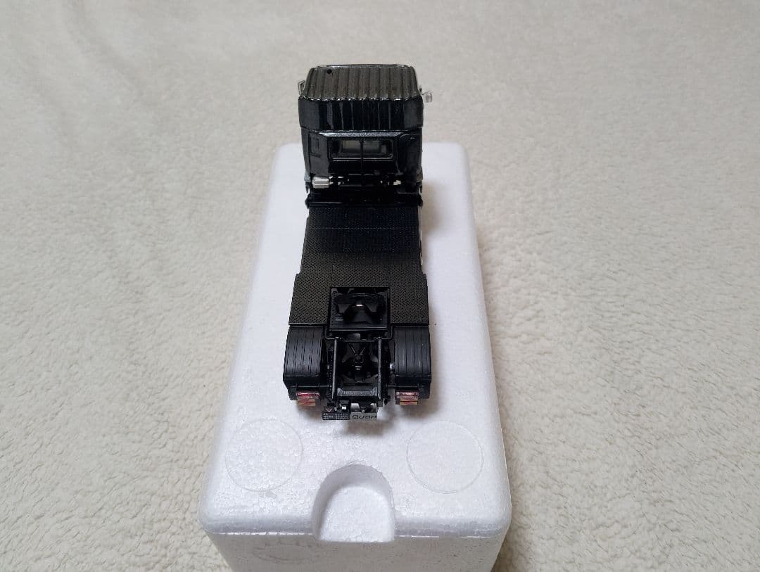 京商 UDトラックス 1/43 クオン GW 530 トラクターヘッド