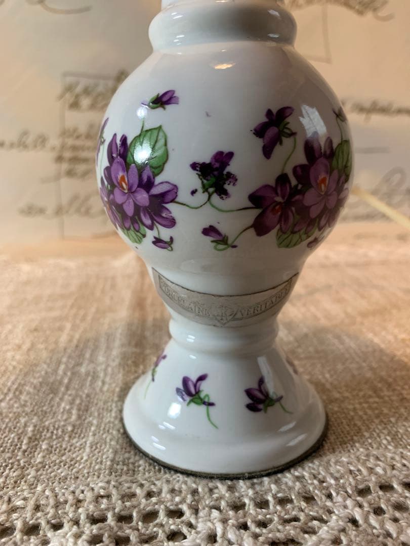 フランス製　アンティーク　スミレ柄の赤いシェードがプードルみたいな可愛いランプ！