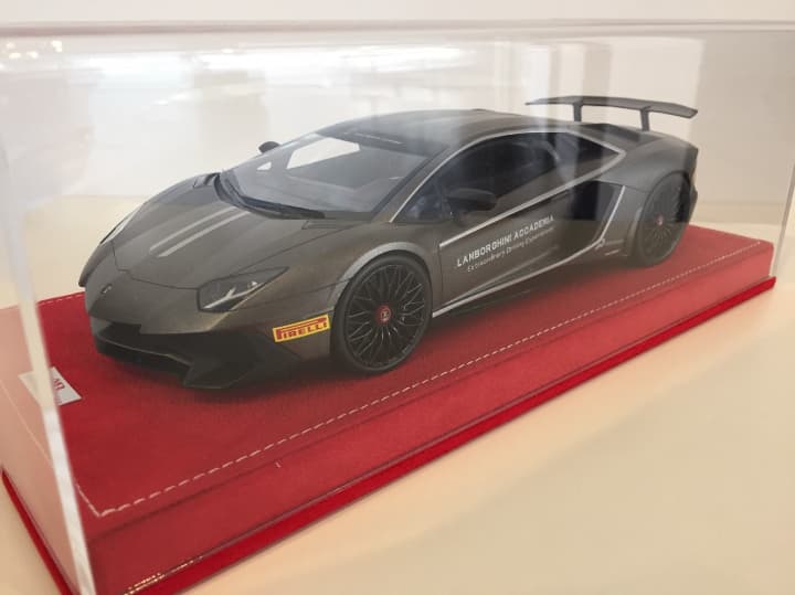MRコレクション 1/18 ランボルギーニ アヴェンタドール 限定カラー