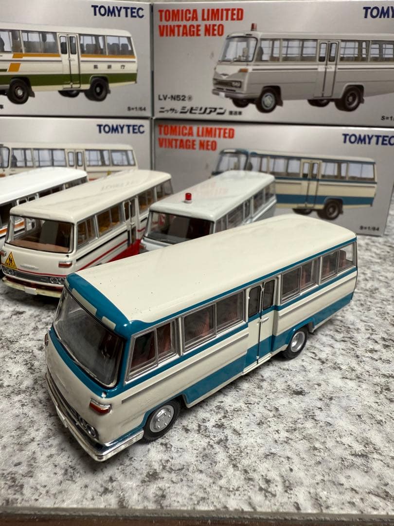 サヤカ様ご友人専用トミカリミテッドヴィンテージネオ￼ニッサンシビリアン4台セット