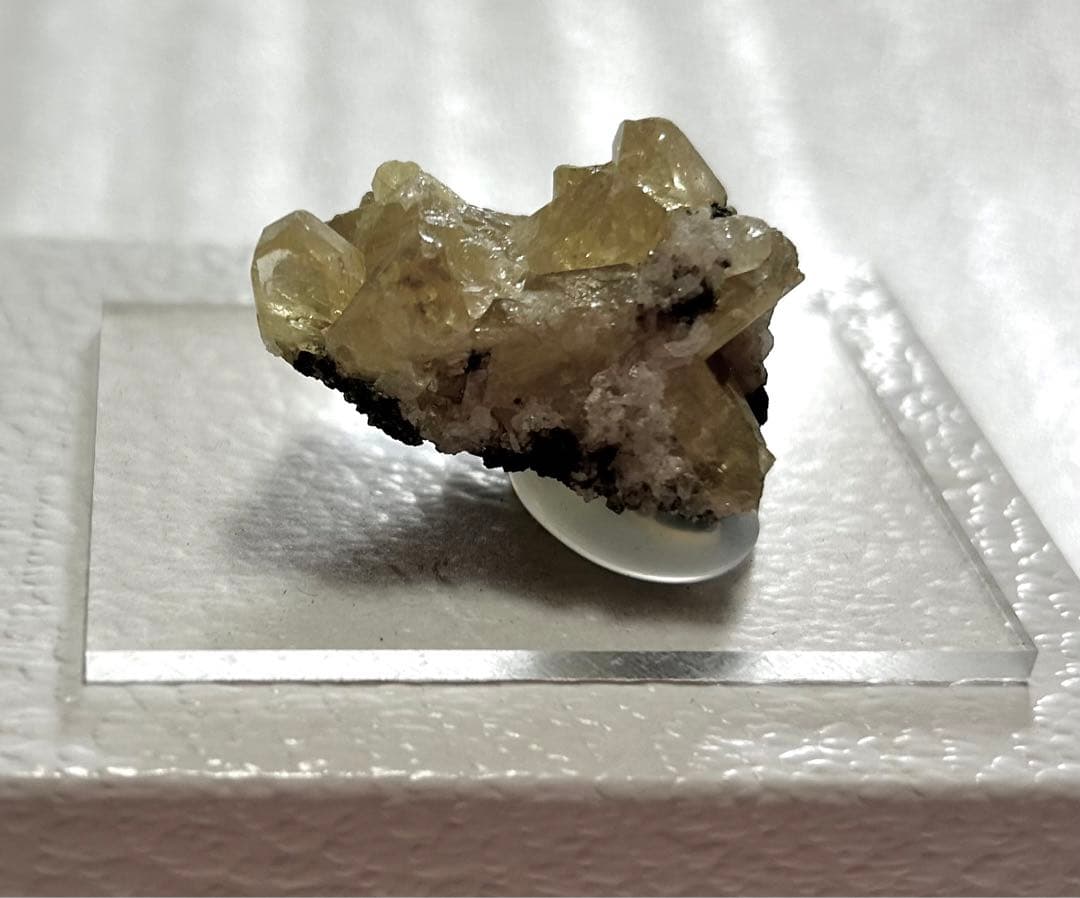 アングレサイト　原石