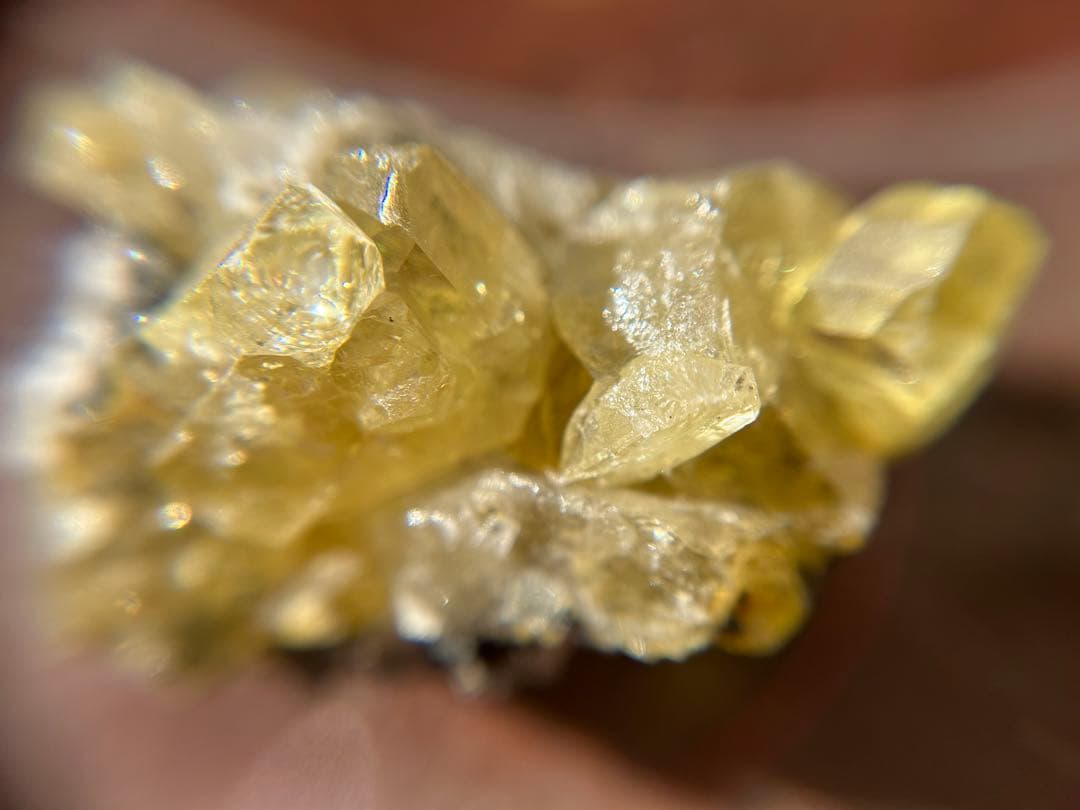 アングレサイト　原石