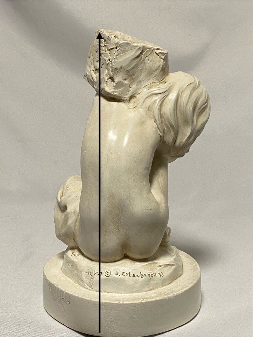 2049 ❣️ 石を負うカリアティード　像