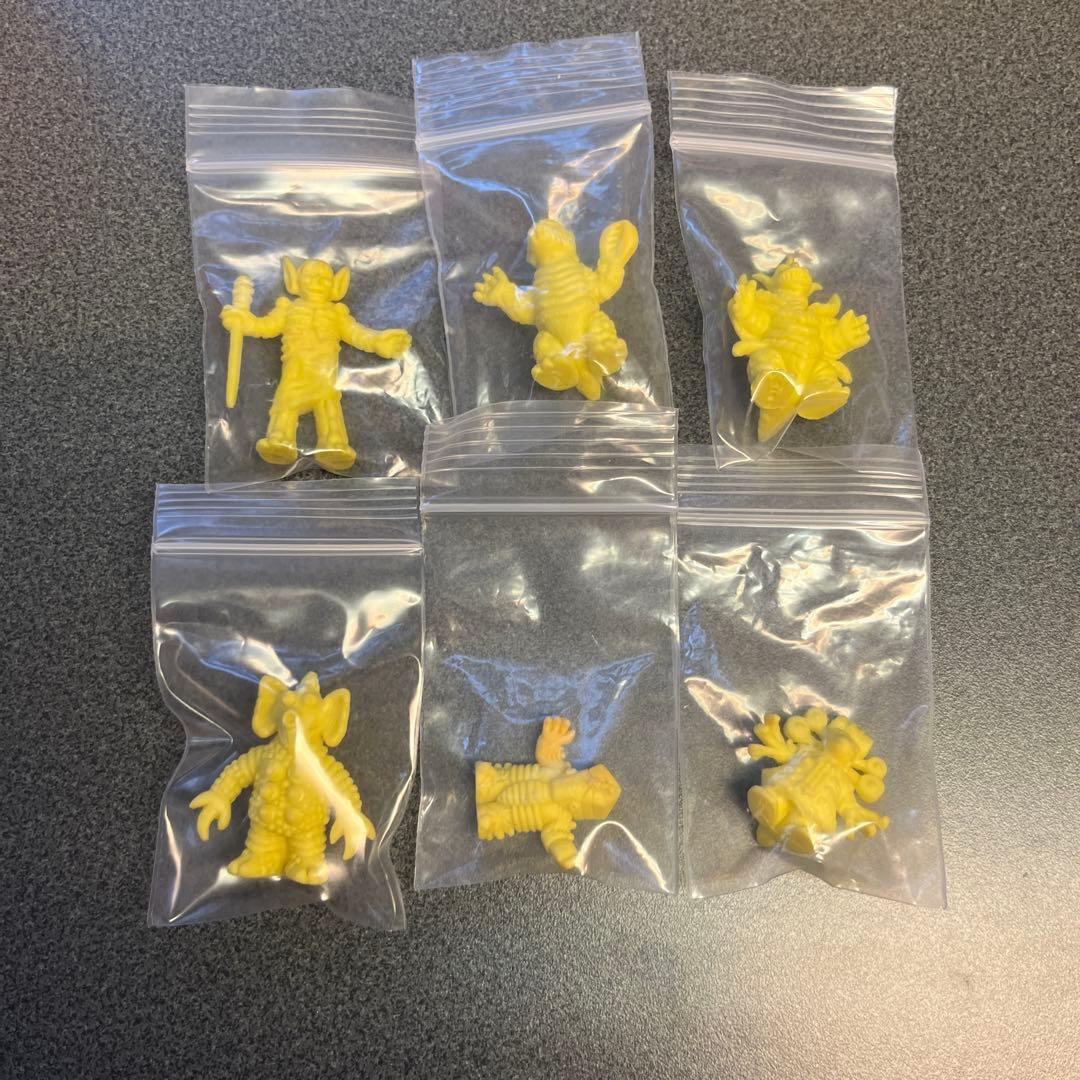 ウルトラマン怪獣消しゴムレア物黄、桃、黒。バラ売りok‼️