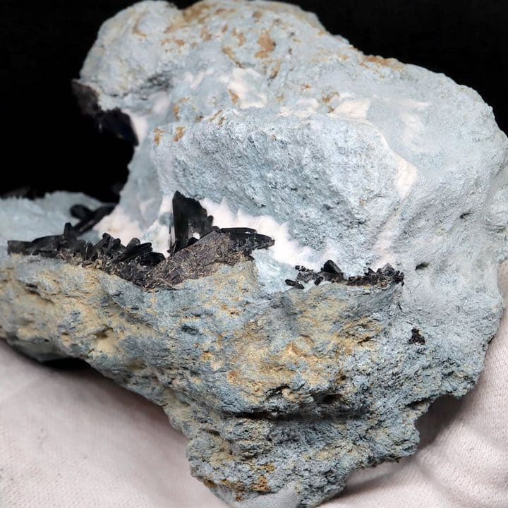 大きい！母岩付き ネプチュナイト 海王石 原石　554g BN155 天然石