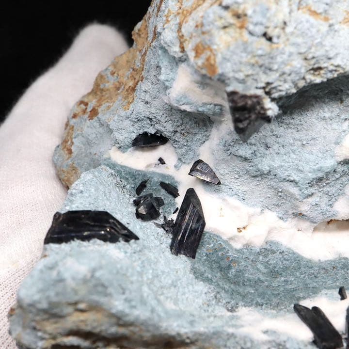 大きい！母岩付き ネプチュナイト 海王石 原石　554g BN155 天然石