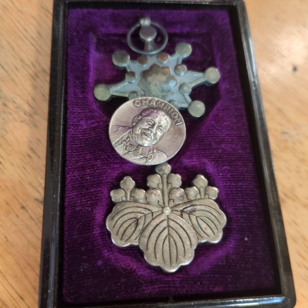 銀製品　勲八等白色桐葉章　勲八等瑞鳳章　メダルまとめ　総重量35㌘　勲章まとめ