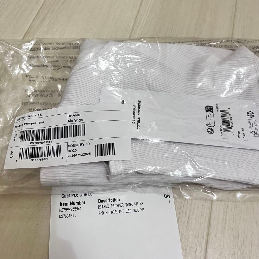 Alo yoga タンクトップ　ホワイト　白