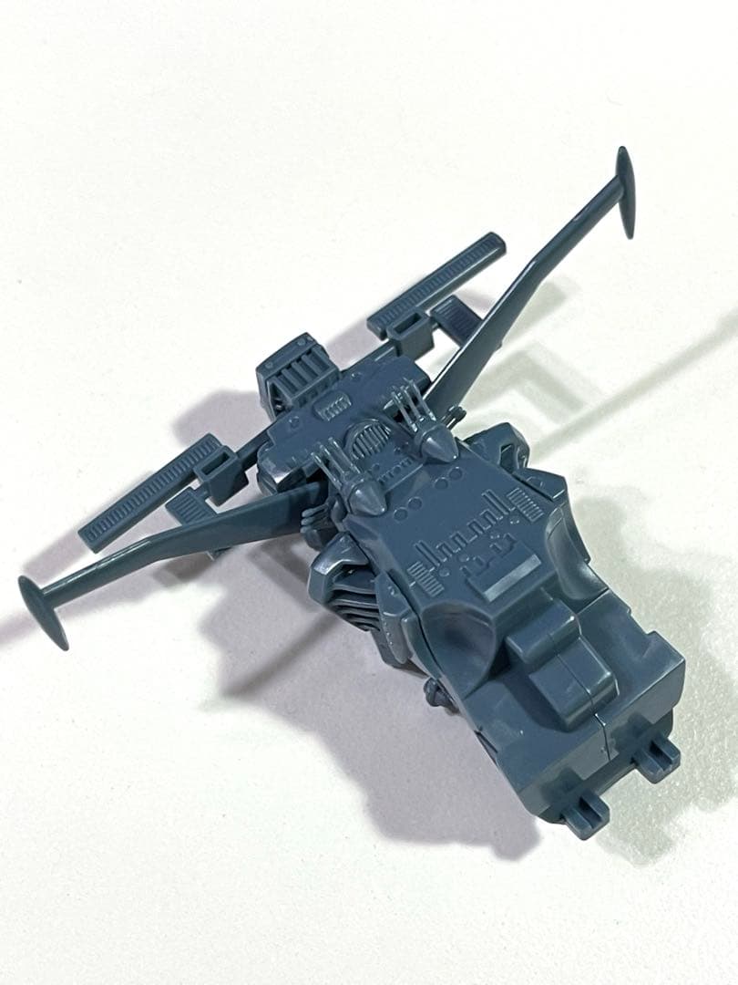 組立途中【バンダイ】宇宙戦艦ヤマト2199 コスモリバースVer. 1/1000